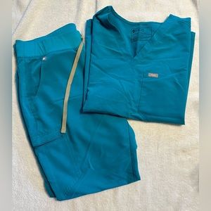 FIGS women’s scrub set, technical collection, size large
